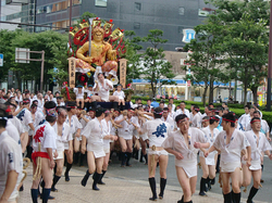 yamakasa_inter3.jpg