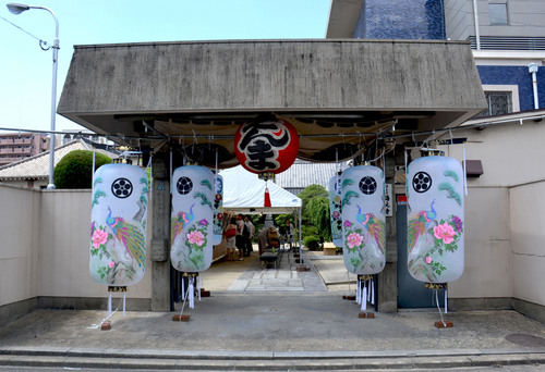 entrance3.jpg