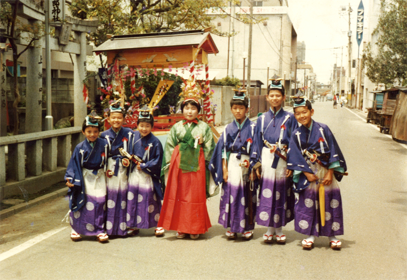 万四郎神社前